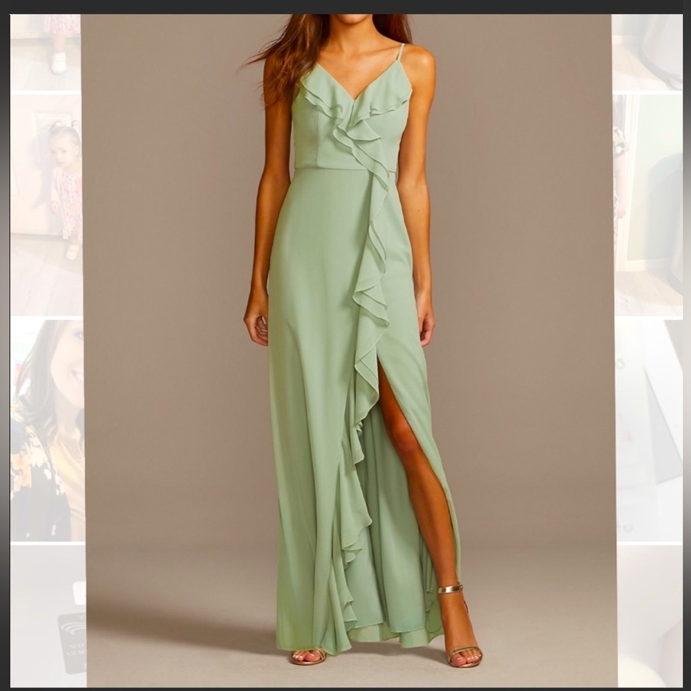 David’s Bridal size 8 color dusty never worn. Tags still on.